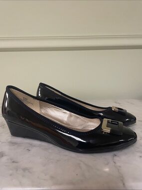 Bandalino Black Patent Wedge Flats - Size 8.5